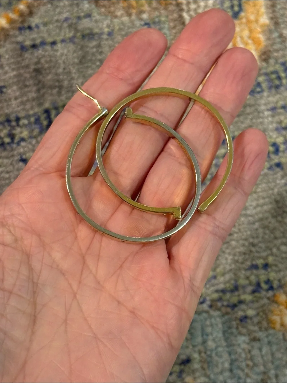 Vintage Coach Gold Tone Hoop Earrings Signed Logo Band AS-IS One Clasp Broken - Picture 3 of 5